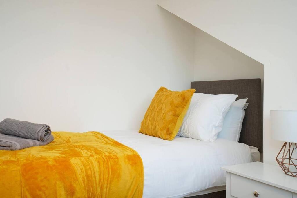 3 Bedroom Home With Free Parking Leeds  Exterior foto