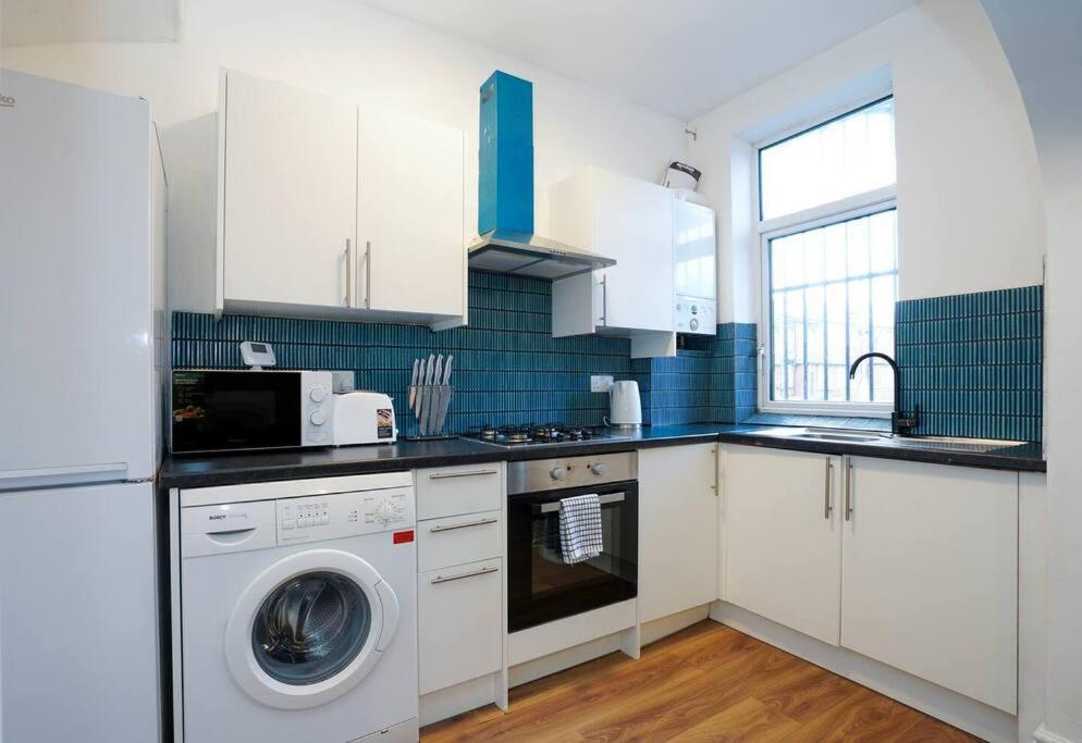 3 Bedroom Home With Free Parking Leeds  Exterior foto
