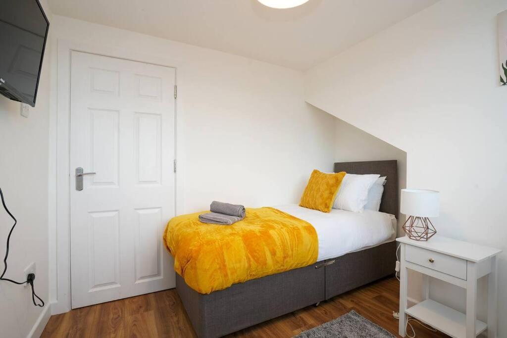 3 Bedroom Home With Free Parking Leeds  Exterior foto